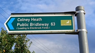 Colney Heath 63 bridleway sign