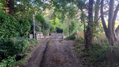 Photograph of Enfield 7 bridleway looking north
