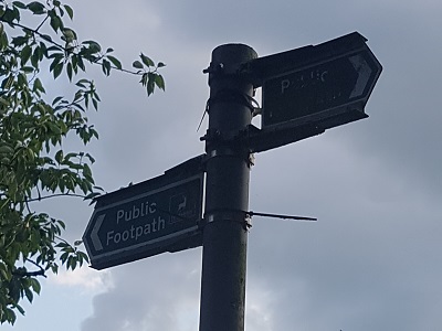 Misleading sign at Junction with Turf Lane