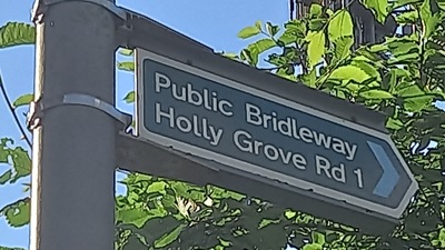 Photograph of sign where path leaves B1000