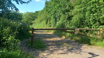 Photograph of gate where path leaves B1000