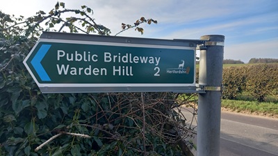 Hexton 1 sign at northern end