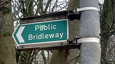 Photograph of Stevenage 103 western end bridleway sign