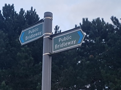 Photograph of sign at junction with Streatley 3