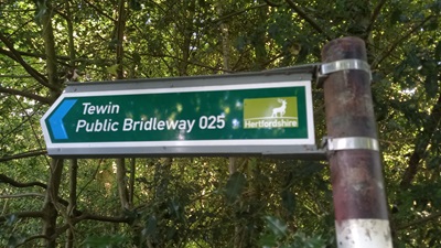 Sign where Tewin 25 meets Hertford Road